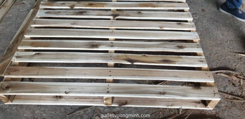 Giá Pallet gỗ xuất khẩu VM  1100x1100 Bào Láng 1 Mặt - Tải 1000 kg